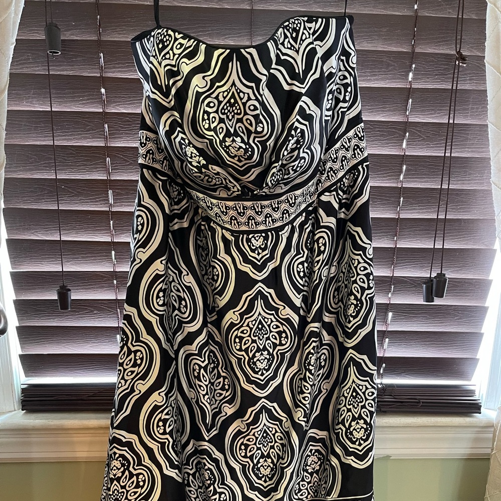 White House Black Market Strapless Dress